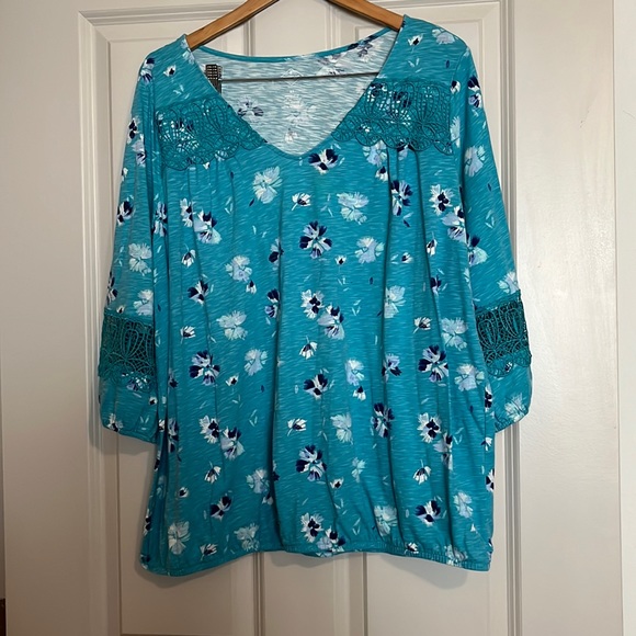 ✅ *All tops: 5 for $25* St. John Bay 2x - Picture 1 of 5